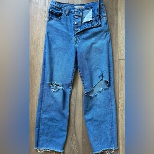 Women’s Levi Denim Jeans. Ribcage Straight Ankle. Button fly. Size 27 x 27.